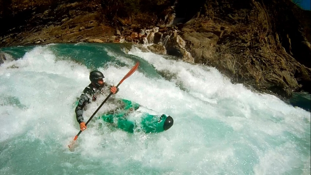  Descendo no caiaque 